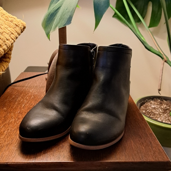 Denver Hayes Ankle Boots - Picture 3 of 7